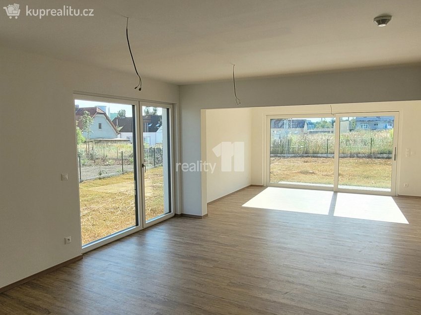 Prodej  rodinného domu 353 m^2 Pechlátova, Kladno 