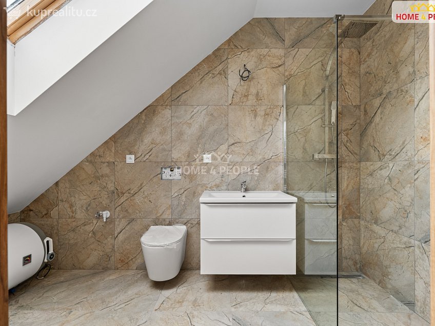 Pronájem bytu 2+kk 33 m^2 Chrášťany, Chrášťany 