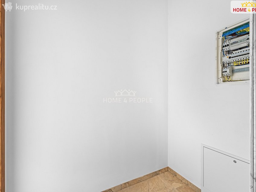 Pronájem bytu 2+kk 33 m^2 Chrášťany, Chrášťany 