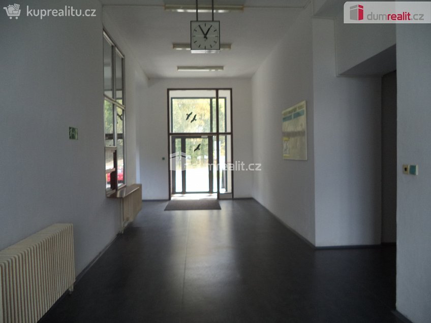 Pronájem  komerční reality 2500 m^2 Na Zbytkách, Staré Město 