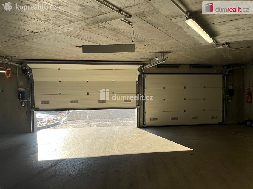Pronájem  garáže 15 m^2 Aloise Rašína, Olomouc 