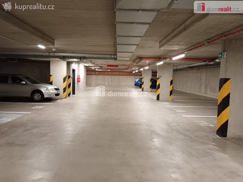 Pronájem  garáže 15 m^2 Aloise Rašína, Olomouc 