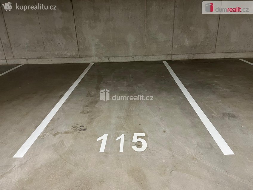 Pronájem  garáže 15 m^2 Aloise Rašína, Olomouc 