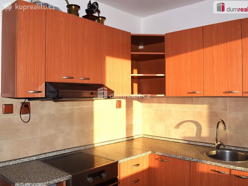 Prodej bytu 3+1 79 m^2 Polní, Katusice 