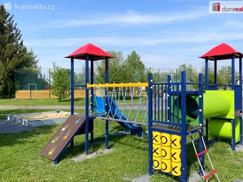 Prodej  stavebního pozemku 810 m^2 Střední, Čakovičky 