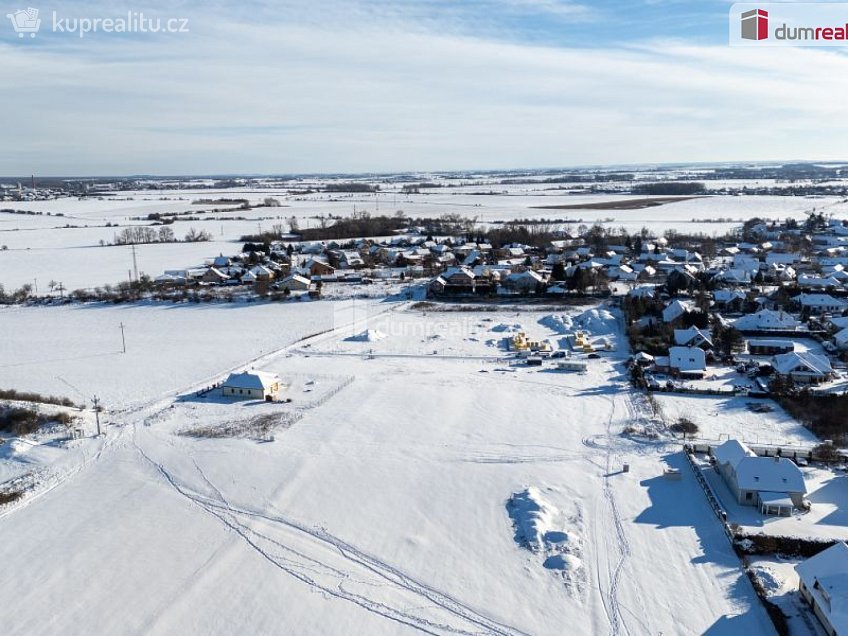 Prodej  stavebního pozemku 810 m^2 Střední, Čakovičky 