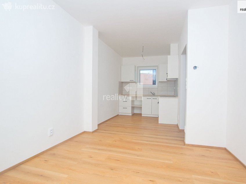 Pronájem bytu 1+kk 38 m^2 Londýnská, Liberec 