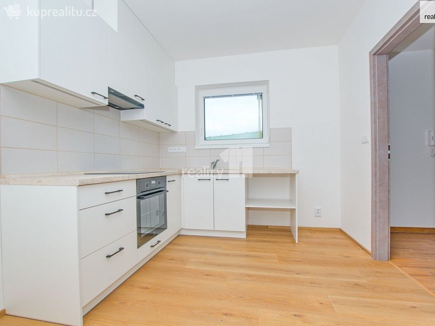 Pronájem bytu 1+kk 38 m^2 Londýnská, Liberec 