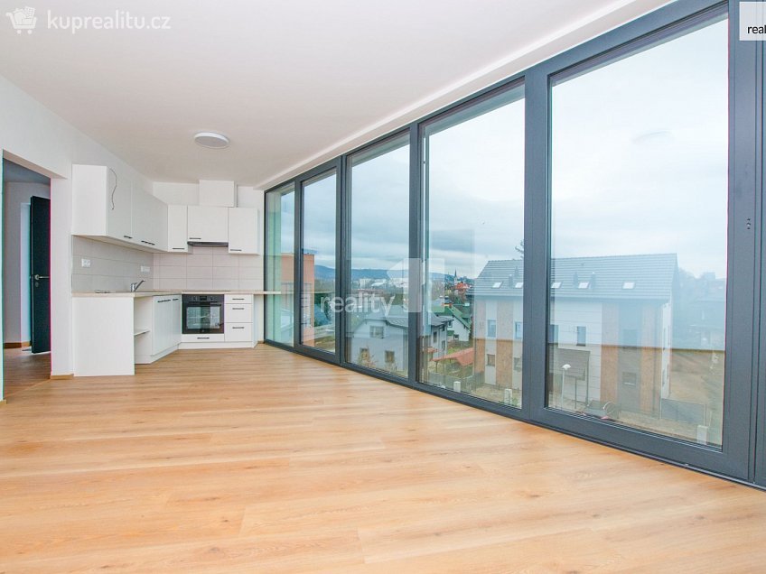 Pronájem bytu 1+kk 38 m^2 Londýnská, Liberec 