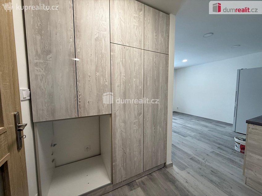 Pronájem bytu 2+kk 35 m^2 Školní, Neratovice 