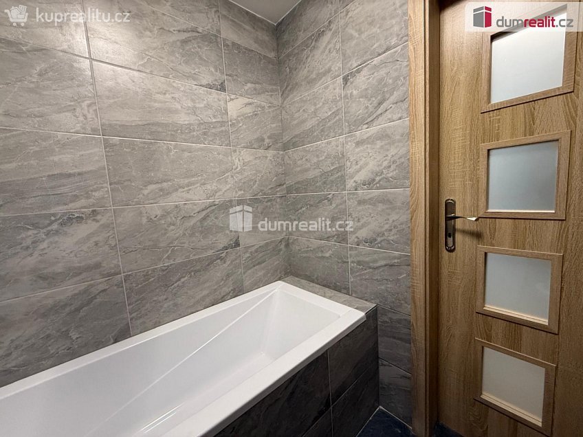 Pronájem bytu 2+kk 35 m^2 Školní, Neratovice 