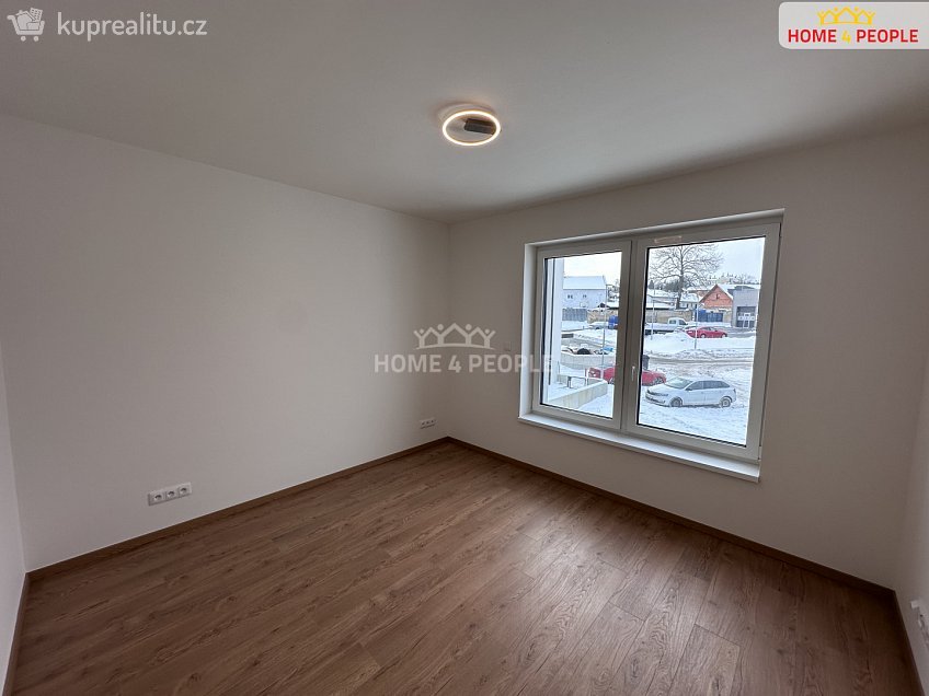 Pronájem bytu 3+kk 85 m^2 Na Pile, Zásmuky 