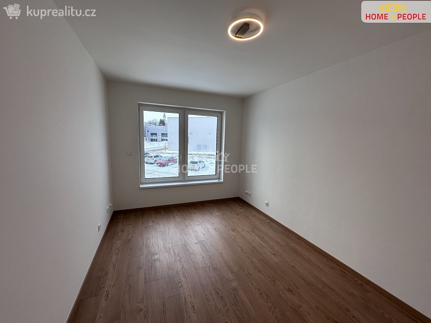 Pronájem bytu 3+kk 85 m^2 Na Pile, Zásmuky 