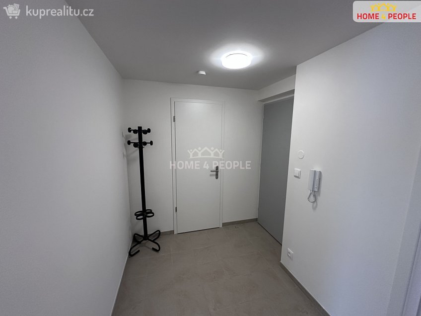 Pronájem bytu 3+kk 85 m^2 Na Pile, Zásmuky 