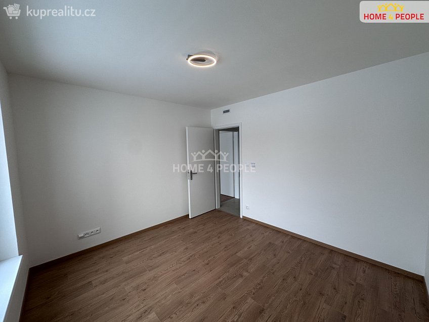 Pronájem bytu 3+kk 85 m^2 Na Pile, Zásmuky 