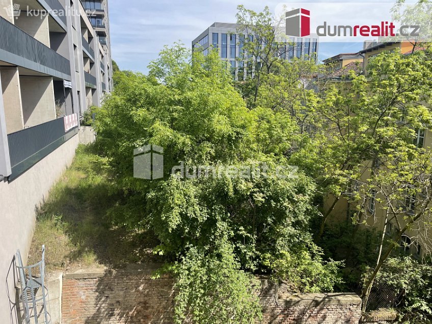 Pronájem bytu 1+kk 22 m^2 Kmochova, Praha 5 