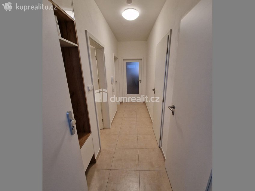 Pronájem bytu 2+kk 49 m^2 U Hostavického potoka, Praha 14 