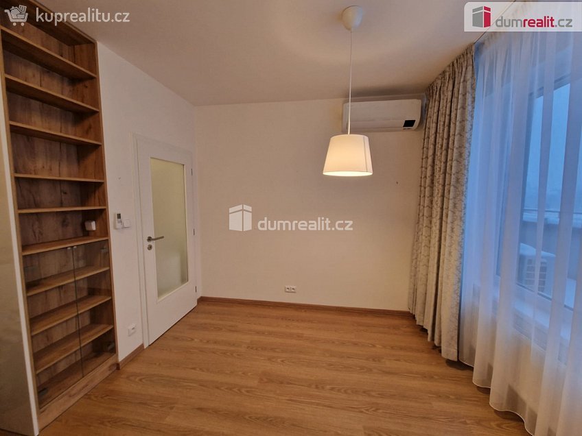 Pronájem bytu 2+kk 49 m^2 U Hostavického potoka, Praha 14 