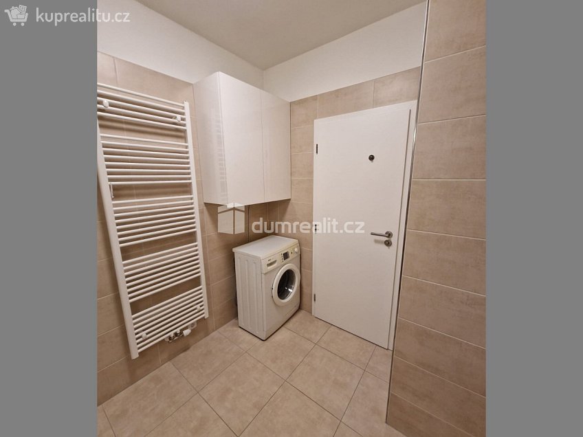 Pronájem bytu 2+kk 49 m^2 U Hostavického potoka, Praha 14 