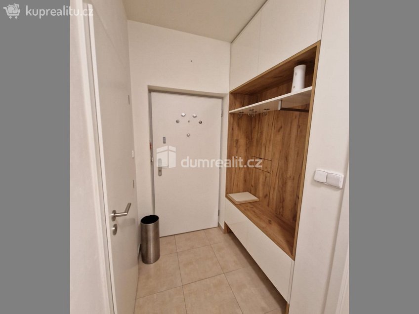 Pronájem bytu 2+kk 49 m^2 U Hostavického potoka, Praha 14 