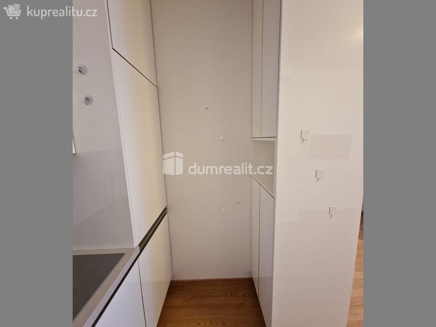 Pronájem bytu 2+kk 49 m^2 U Hostavického potoka, Praha 14 