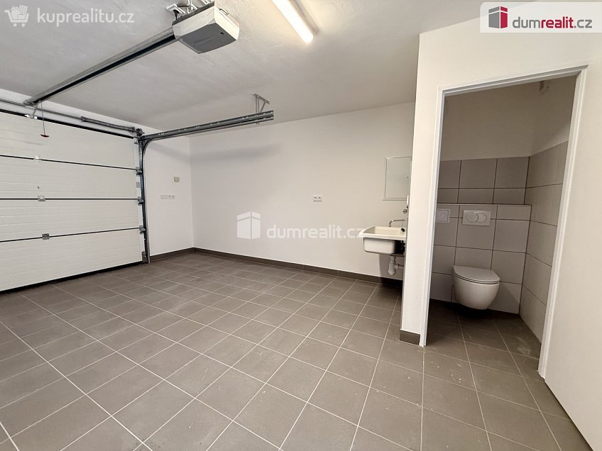 Pronájem  rodinného domu 163 m^2 Josefa Somra, Vracov 