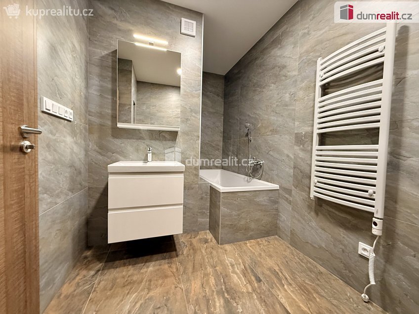 Pronájem  rodinného domu 163 m^2 Josefa Somra, Vracov 