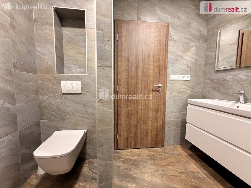 Pronájem  rodinného domu 163 m^2 Josefa Somra, Vracov 