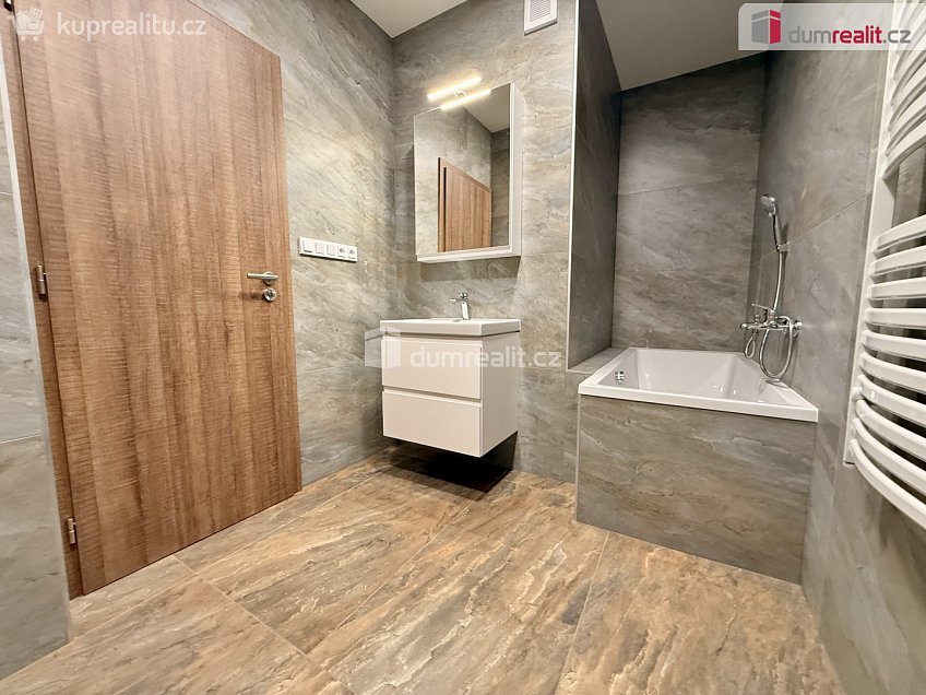 Pronájem  rodinného domu 163 m^2 Josefa Somra, Vracov 