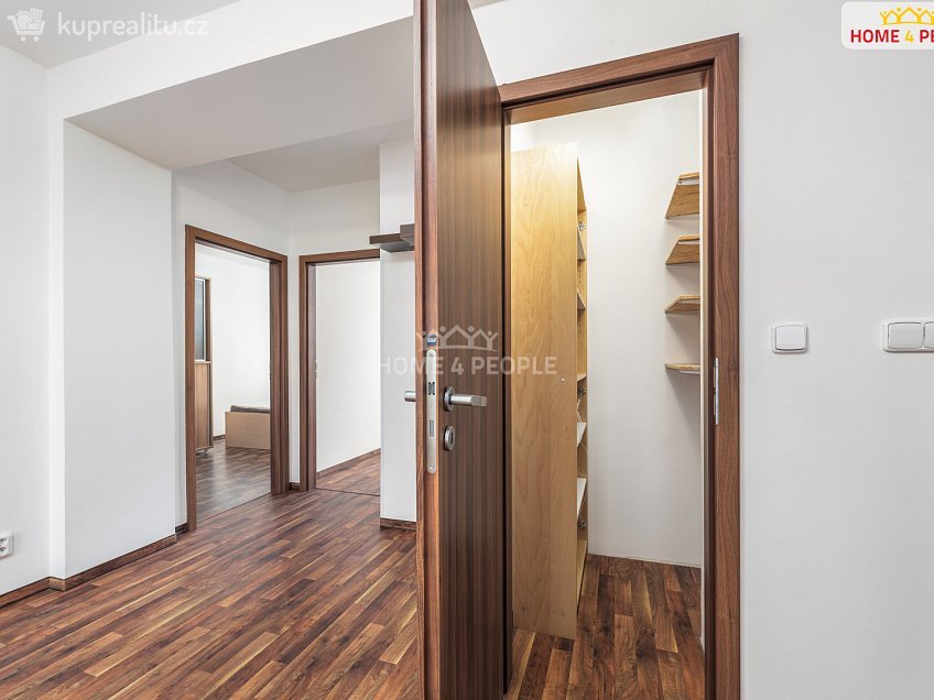 Pronájem bytu 3+kk 68 m^2 Na Chodovci, Praha 4 