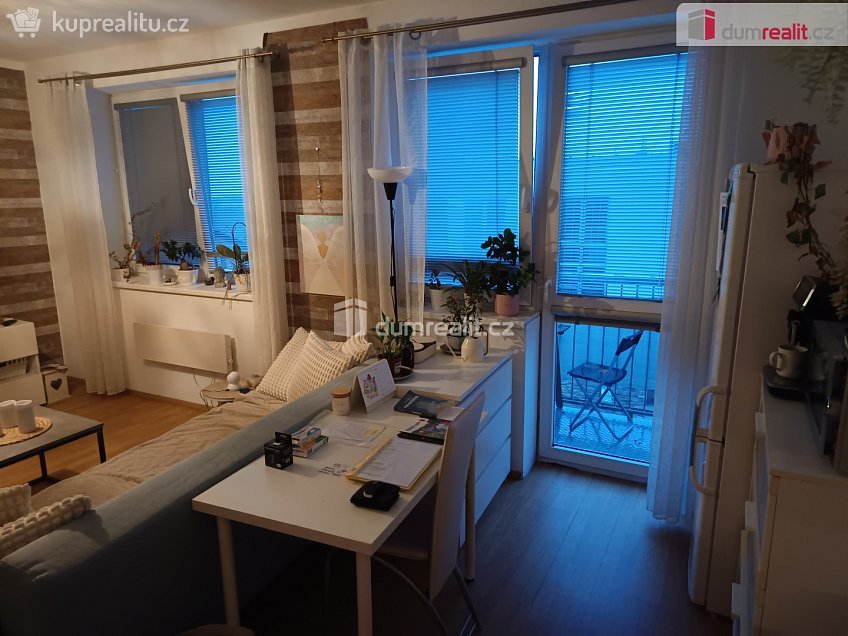 Pronájem bytu 2+kk 55 m^2 V Roháči I., Jesenice 