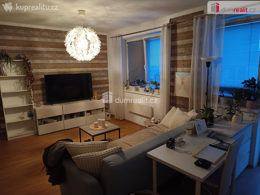 Pronájem bytu 2+kk 55 m^2 V Roháči I., Jesenice 