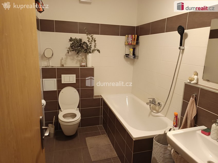 Pronájem bytu 2+kk 55 m^2 V Roháči I., Jesenice 