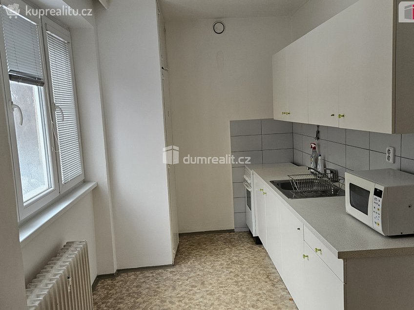 Pronájem bytu 2+1 64 m^2 Podolská, Praha 4 