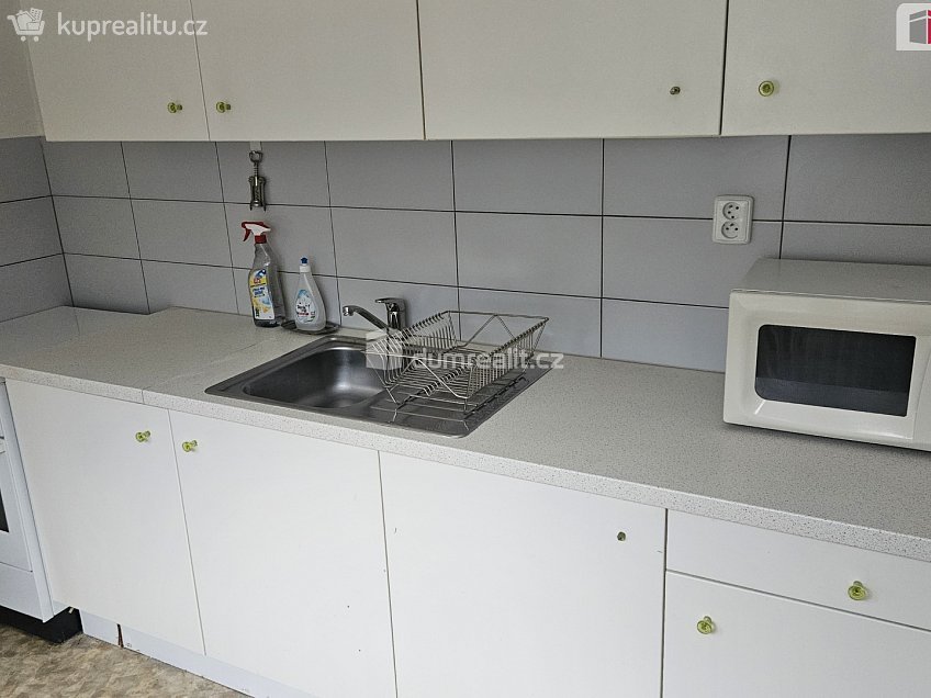 Pronájem bytu 2+1 64 m^2 Podolská, Praha 4 