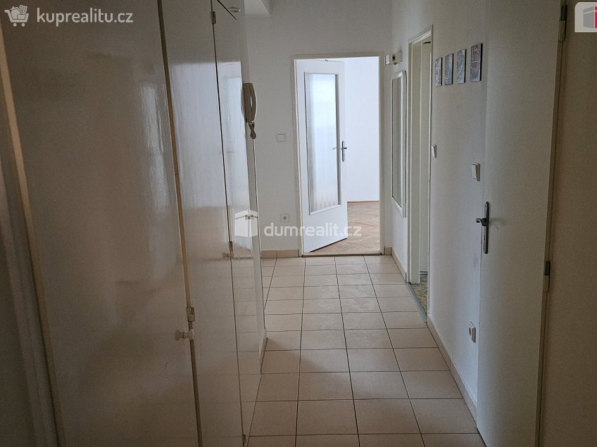 Pronájem bytu 2+1 64 m^2 Podolská, Praha 4 