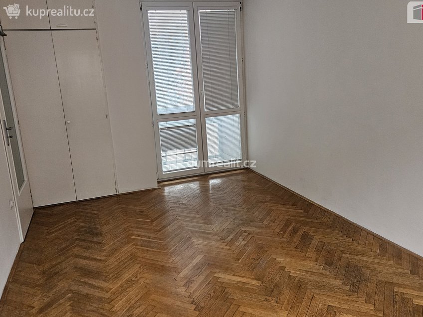 Pronájem bytu 2+1 64 m^2 Podolská, Praha 4 