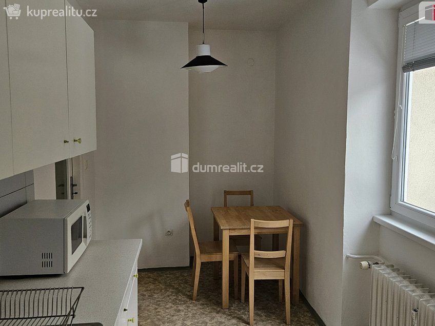 Pronájem bytu 2+1 64 m^2 Podolská, Praha 4 