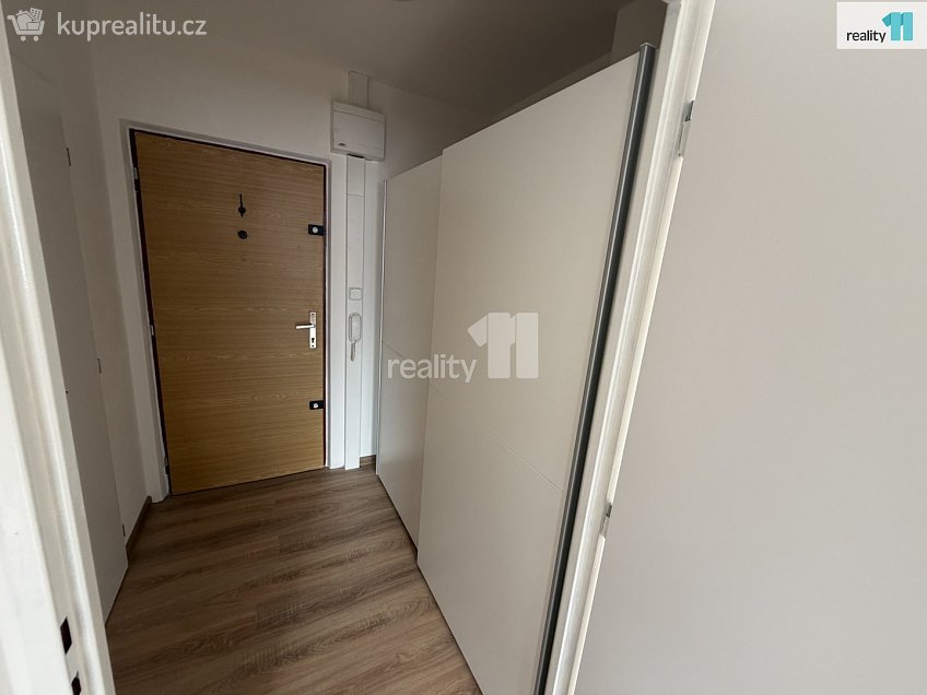 Pronájem bytu 1+kk 31 m^2 Hodonínská, Plzeň 