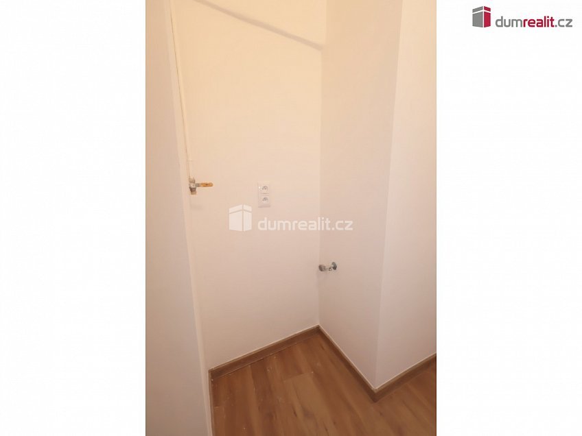 Pronájem bytu 2+kk 57 m^2 Mrštíkova, Praha 10 