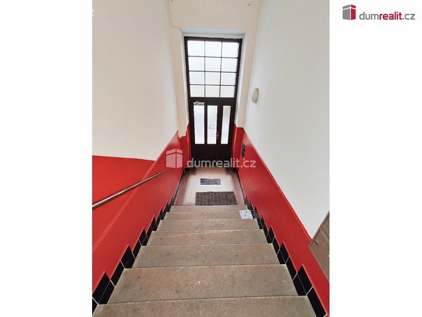 Pronájem bytu 2+kk 57 m^2 Mrštíkova, Praha 10 