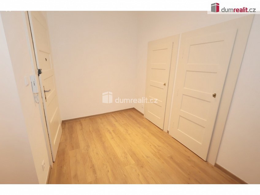 Pronájem bytu 2+kk 57 m^2 Mrštíkova, Praha 10 