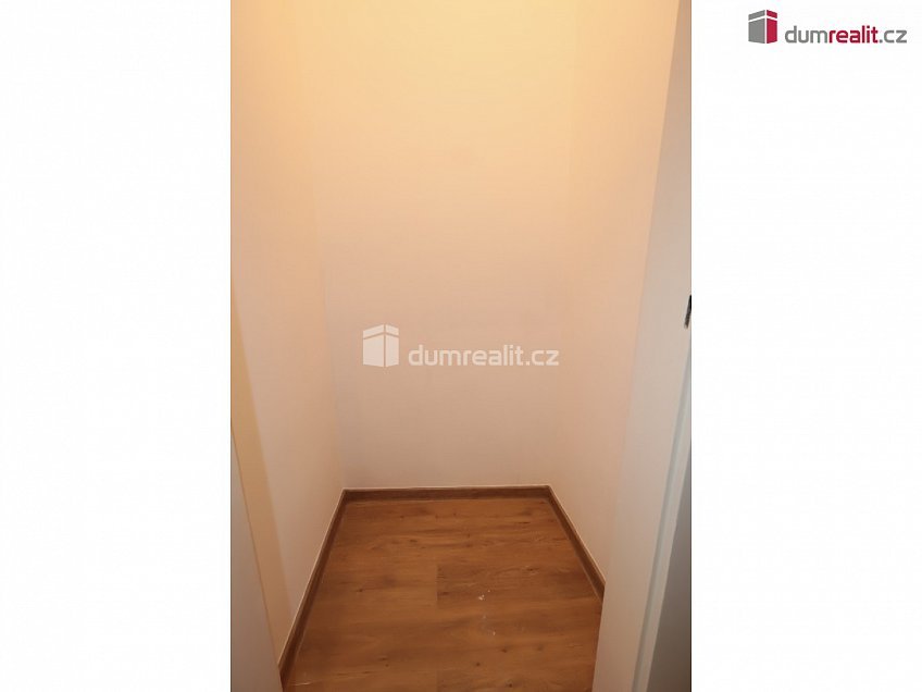 Pronájem bytu 2+kk 57 m^2 Mrštíkova, Praha 10 