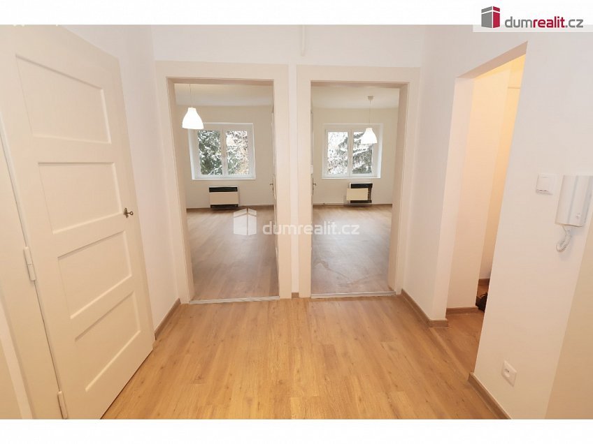 Pronájem bytu 2+kk 57 m^2 Mrštíkova, Praha 10 