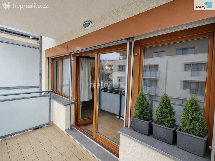 Pronájem bytu 2+kk 72 m^2 Hlubocká, Praha 5 