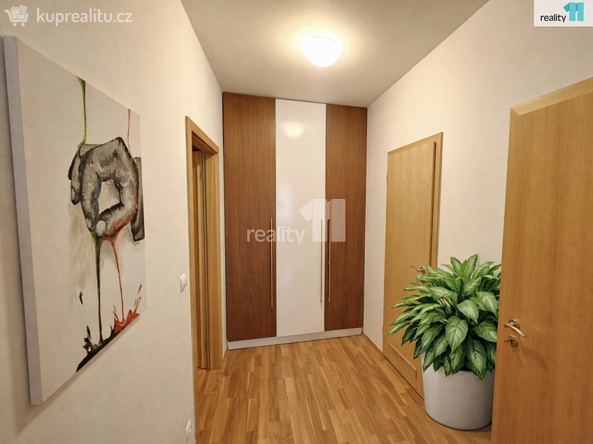 Pronájem bytu 2+kk 72 m^2 Hlubocká, Praha 5 