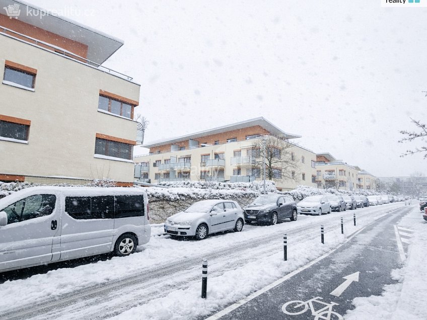 Pronájem bytu 2+kk 72 m^2 Hlubocká, Praha 5 