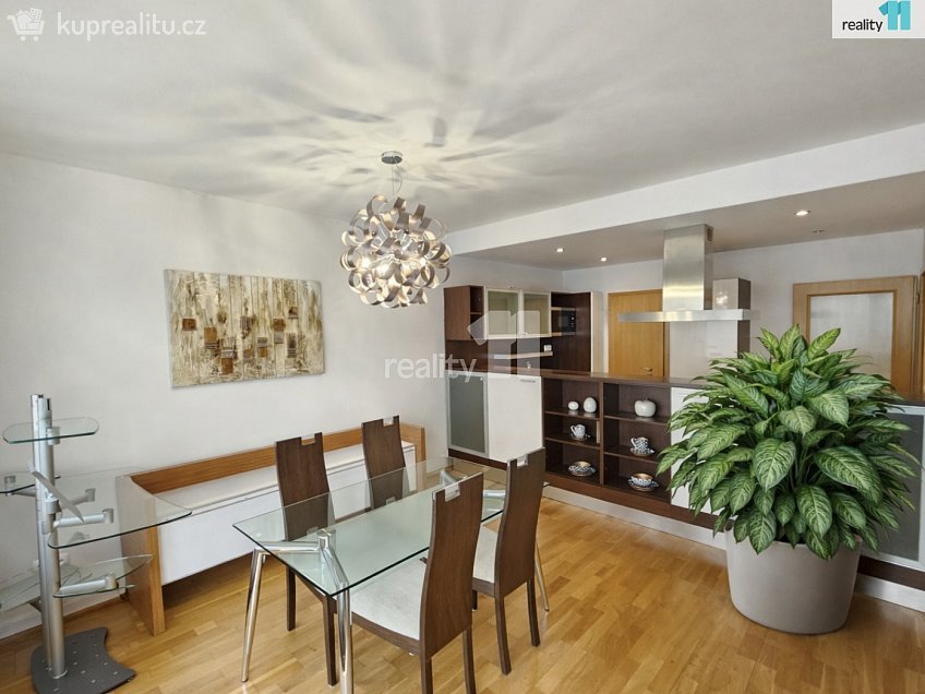 Pronájem bytu 2+kk 72 m^2 Hlubocká, Praha 5 