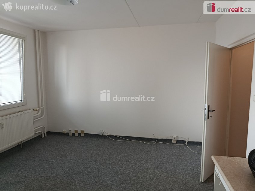 Pronájem bytu 1+kk 28 m^2 Mařatkova, Praha 12 