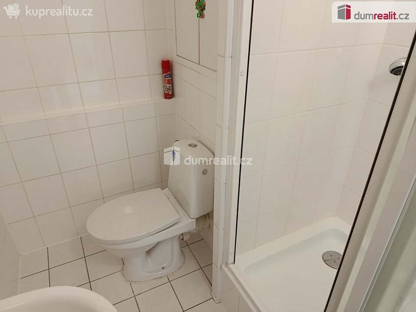 Pronájem bytu 1+kk 28 m^2 Mařatkova, Praha 12 